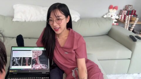AMAF medical student Elle Lee returns the favor to her tutor